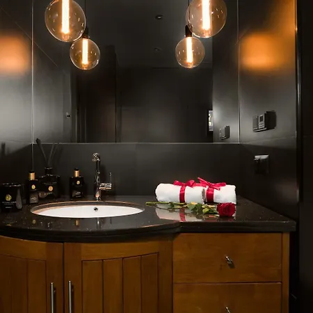 Urban Elite Private 2 Person Jacuzzi Hanza Tower