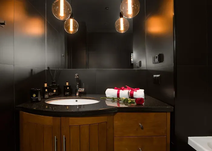 Urban Elite Private 2 Person Jacuzzi Hanza Tower