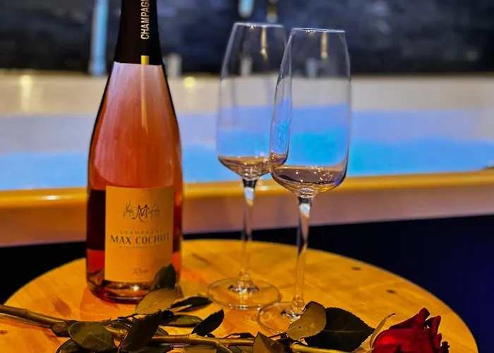 Urban Elite Private 2 Person Jacuzzi Hanza Tower Daire